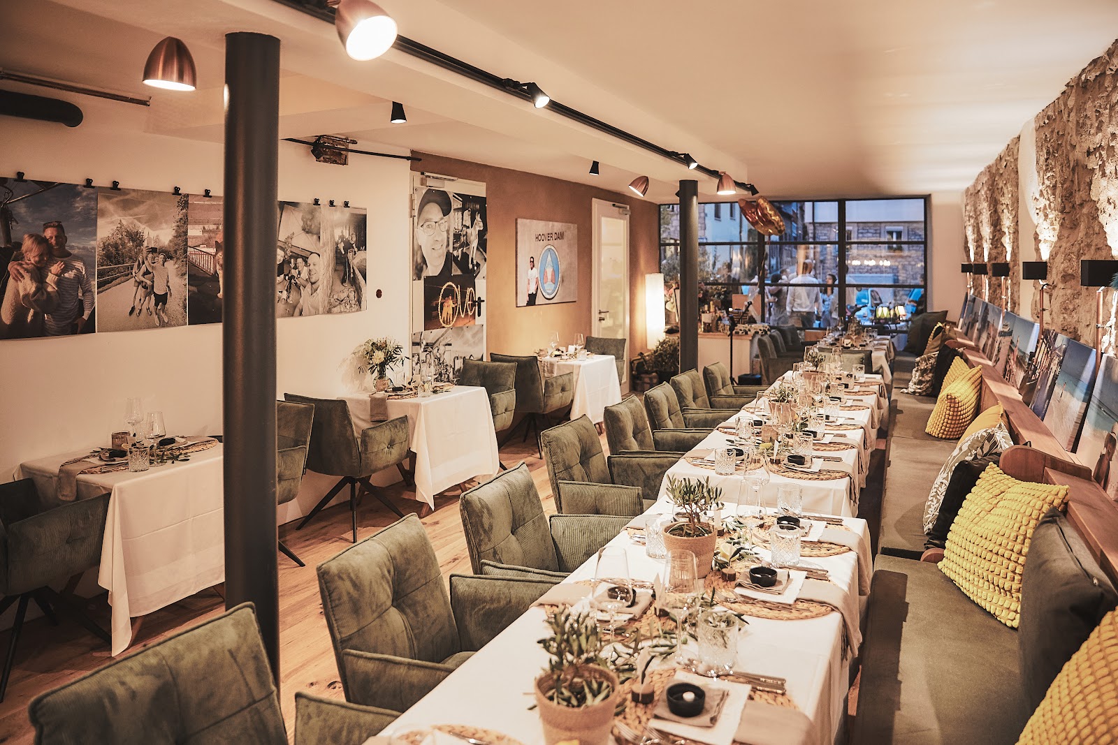 Festlich gedeckter Hochzeitssaal im Weinforum Franken