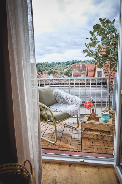 Terrasse des Weinforum Franken mit Blick über die Mainschleife und Eibelstadt