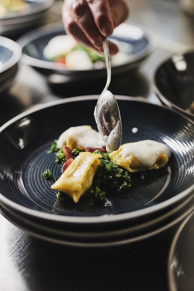 Professionell angerichtetes Pasta-Gericht – handwerkliche Küche auf höchstem Niveau